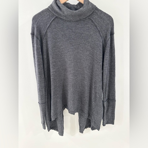 We The Free Long Sleeve Split Back Relaxed Fit Turtleneck Top Gray Size Large - Picture 4 of 6